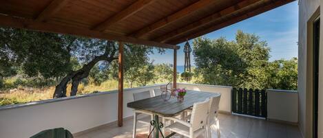 屋外ダイニングエリア