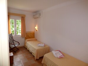 4 bedrooms, iron/ironing board, free WiFi, bed sheets - Roman villa Bonaire, near the beach, WiFi, pool, A/C, quiet area ETV2144 (ALCUDIA)