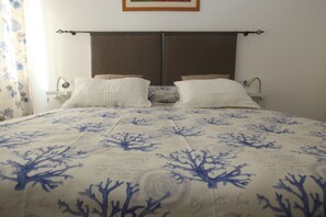 1 sovrum, värdeförvaringsskåp på rummet och strykjärn/strykbräda