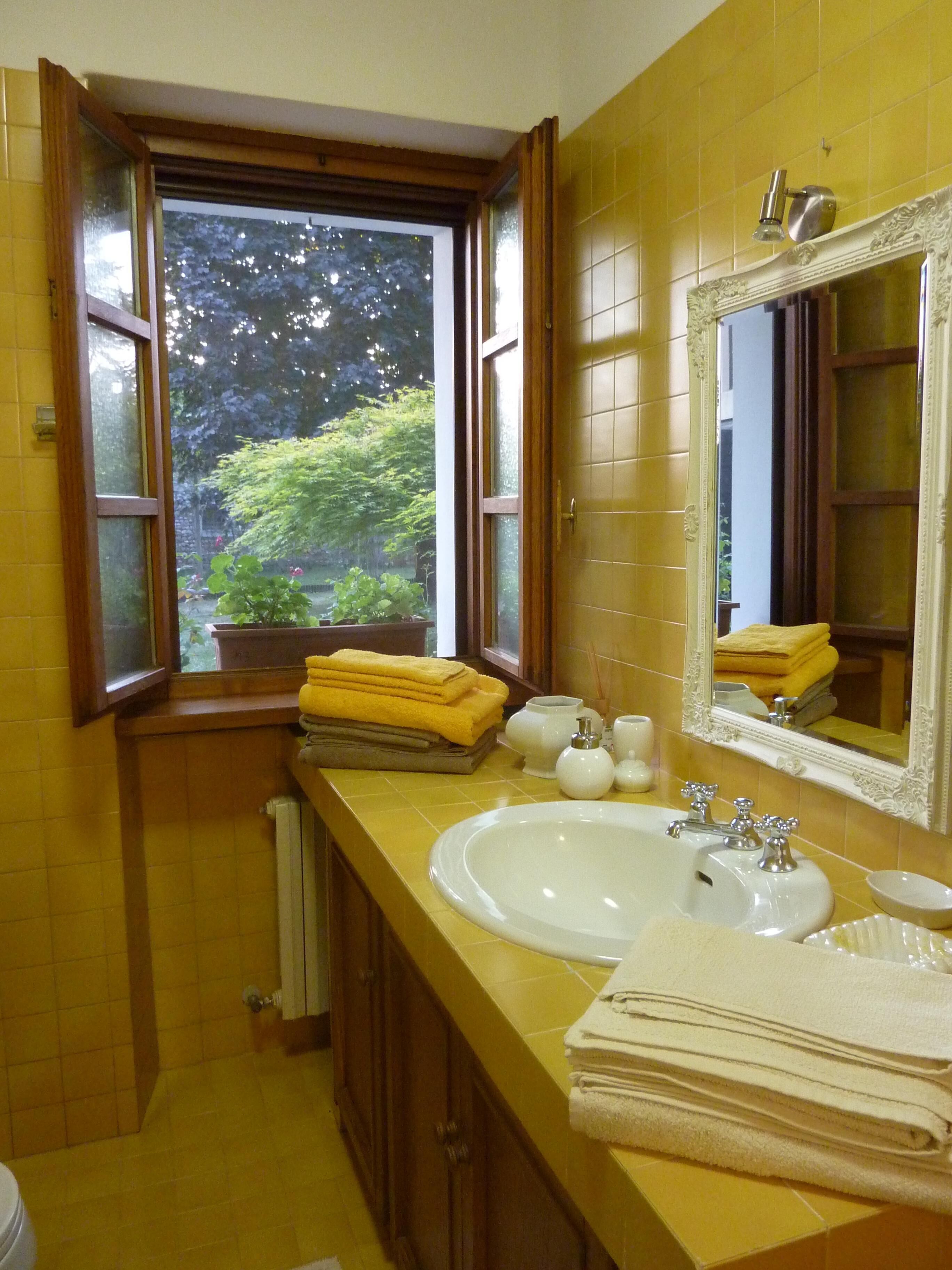 Doccia, asciugacapelli, bidet, asciugamani