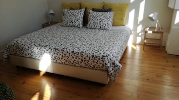 1 bedroom, in-room safe, iron/ironing board, free WiFi