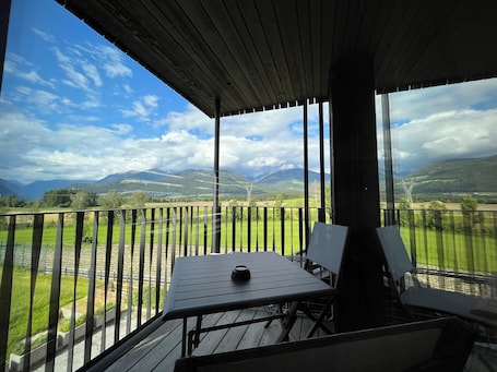 ํ๋
ธ๋ผ๋ฏน ๋๋ธ๋ฃธ, ์ฐ ์ ๋ง | ๊ฐ์ค์์ ๋ณด์ด๋ ์ ๋ง