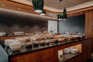 Free daily buffet breakfast  - Hotel Krondlhof (Brunico)