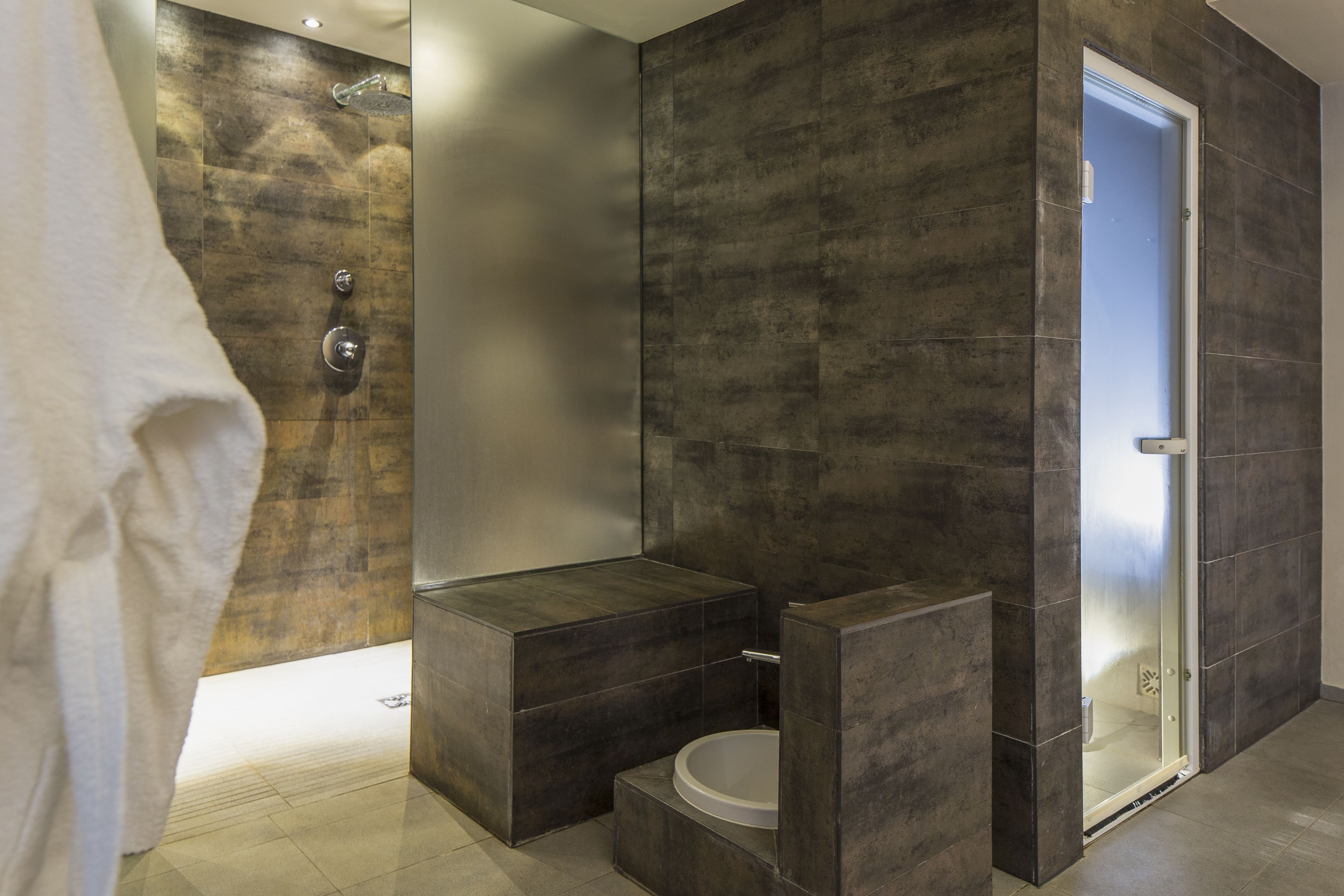 turkish bath/hammam, deep-tissue massages, sports massages, facials