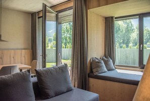 Suite, vue jardin | Coin séjour