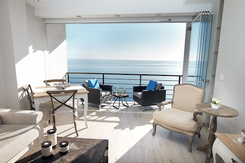 LUXUS-APARTMENT - STRANDLAGE, POOL, KLIMAANLAGE, GRATISWIFI UND GRATISPARKPLATZ