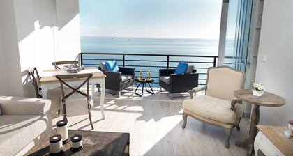 APPARTEMENT DELUXE-EN FRONT DE MER, PISCINE, CLIMATISATION, WIFI PARKING GRATUIT