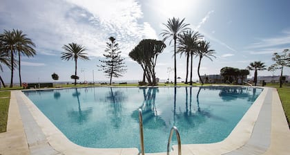 DELUXE APARTMENT- BEACHFRONT, SWIMMING POOL, A/A, FREE WIFI AND PARKING