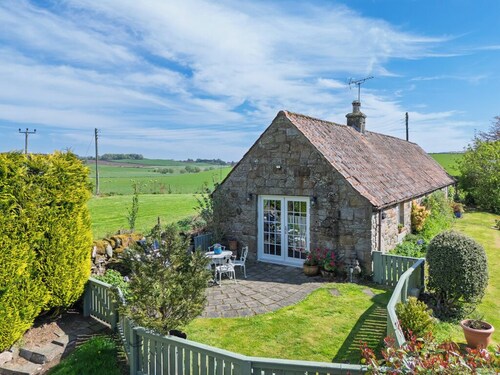 Beautiful, detatched 300 year old, fully renovated cottage with country views