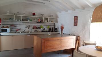 雪櫃、微波爐、焗爐、爐具