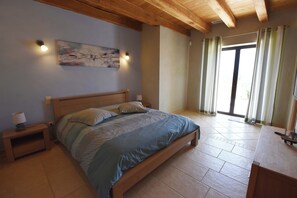 5 bedrooms, iron/ironing board, travel crib, free WiFi