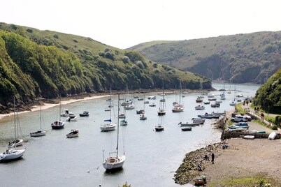Glenside Cottage with private hot tub