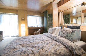 1 bedroom, desk, iron/ironing board, travel cot - Unique apartment in Athens Riviera (Paleo Faliro)