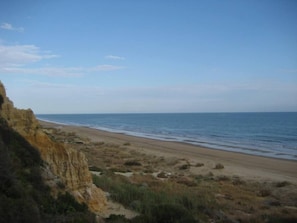 Plage à proximité, chaises longues