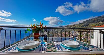 Breathtaking Views Holiday House with Heat and or Air conditioning System