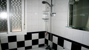 Combined shower/bathtub, hair dryer, towels, soap
