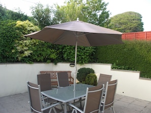 Outdoor dining - Beautiful, Well-Equipped Bungalow, Sleeps 5 (Kingsbridge)