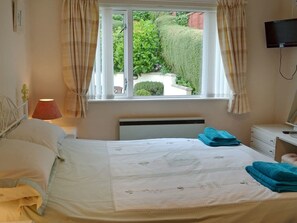 2 عدّة غرف نوم ومكواة/لوح كي وواي فاي مجانًا وملاءات أسرّة