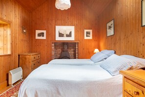 5 bedrooms, iron/ironing board, travel cot, WiFi
