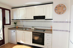 Refrigerador, microondas, horno y lavavajillas 