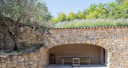 UZES Moulin Grisel XVIIIÚ rénové
8-14 pers 4 SDB 6 chbres , piscine cover,clim