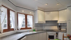 Coffee/tea maker, fridge, microwave, oven - House very beautiful in quiet area (l'Escala)