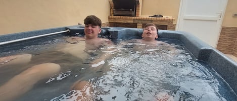 Baignoire à remous extérieure