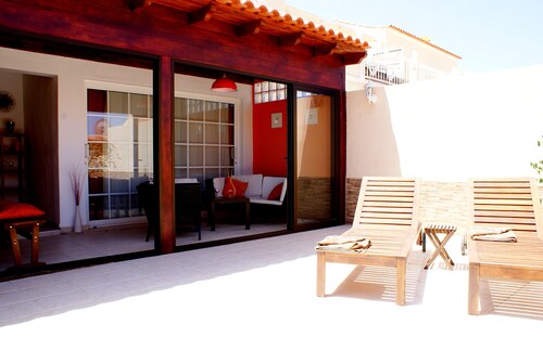 3 Bed, 2 bath house - great location & views - Hot Tub, BBQ, FIBRE Wifi, SKY