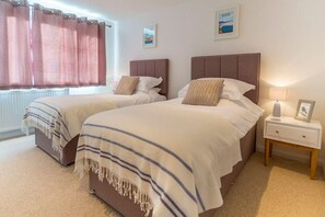 4 bedrooms, desk, iron/ironing board, free WiFi