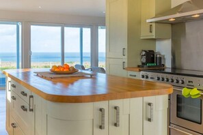 Fridge, microwave, oven, dishwasher - Poldare - Widemouth Bay Cornwall (Widemouth Bay)