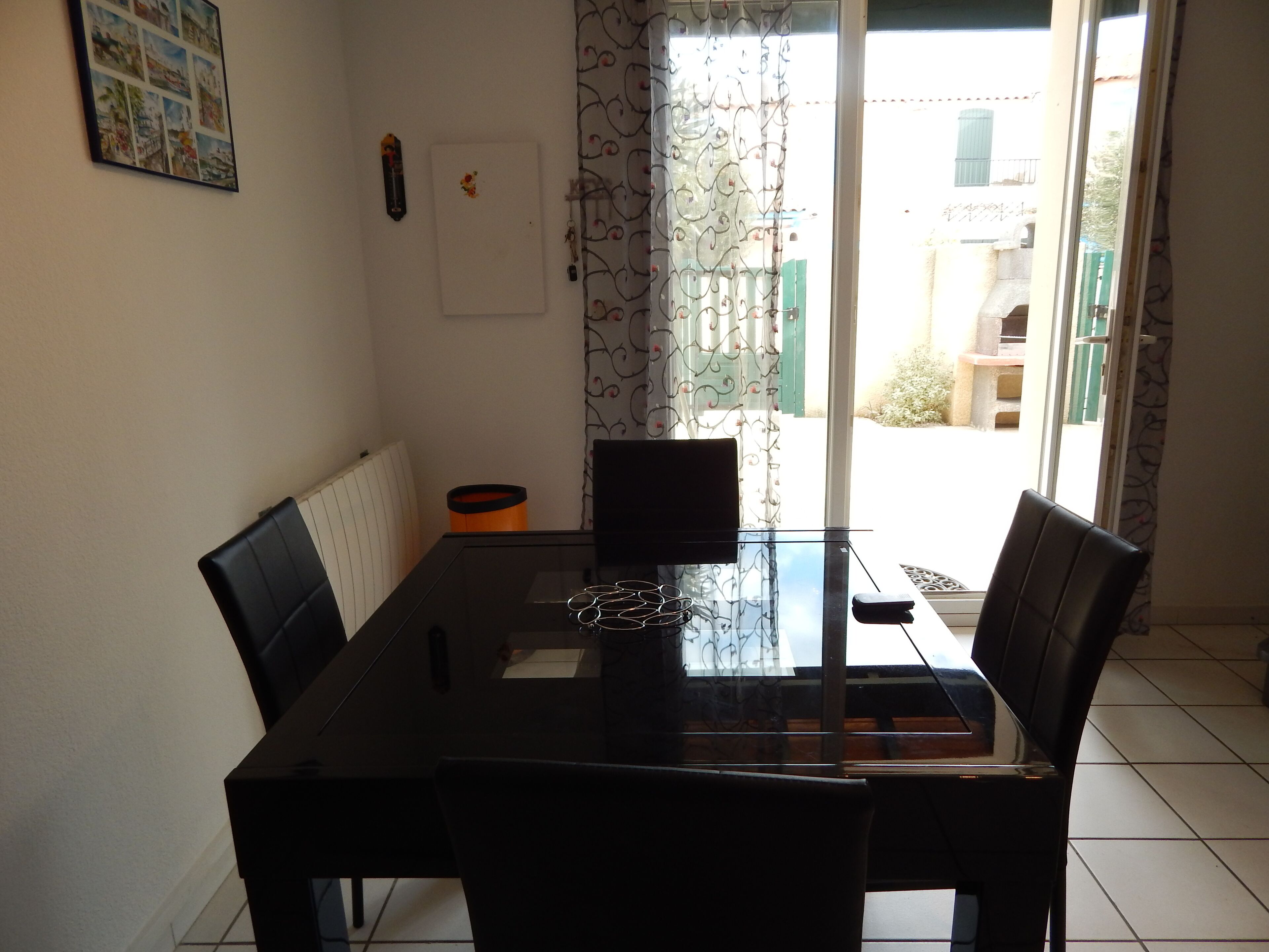 Flag 50 m from the beach Grazel