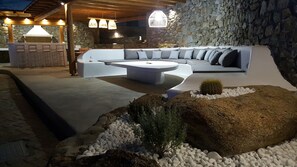 Interior - To other view βρίσκεται μόλις 3’από την  πιο διασημη παραλία της Μυκόνου (Mikonos)