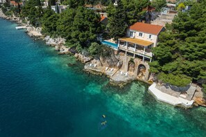 Exterior - Extraordinary seafront villa with pool for up to 9 people (Lozica)
