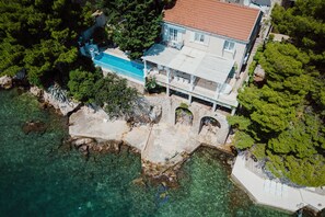 Exterior - Extraordinary seafront villa with pool for up to 9 people (Lozica)