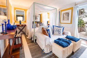 5 bedrooms, in-room safe, iron/ironing board, WiFi - Extraordinary seafront villa with pool for up to 9 people (Lozica)