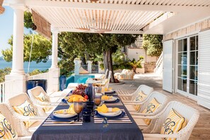 Outdoor dining - Extraordinary seafront villa with pool for up to 9 people (Lozica)