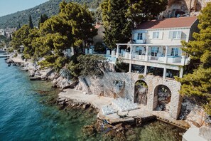 Exterior - Extraordinary seafront villa with pool for up to 9 people (Lozica)