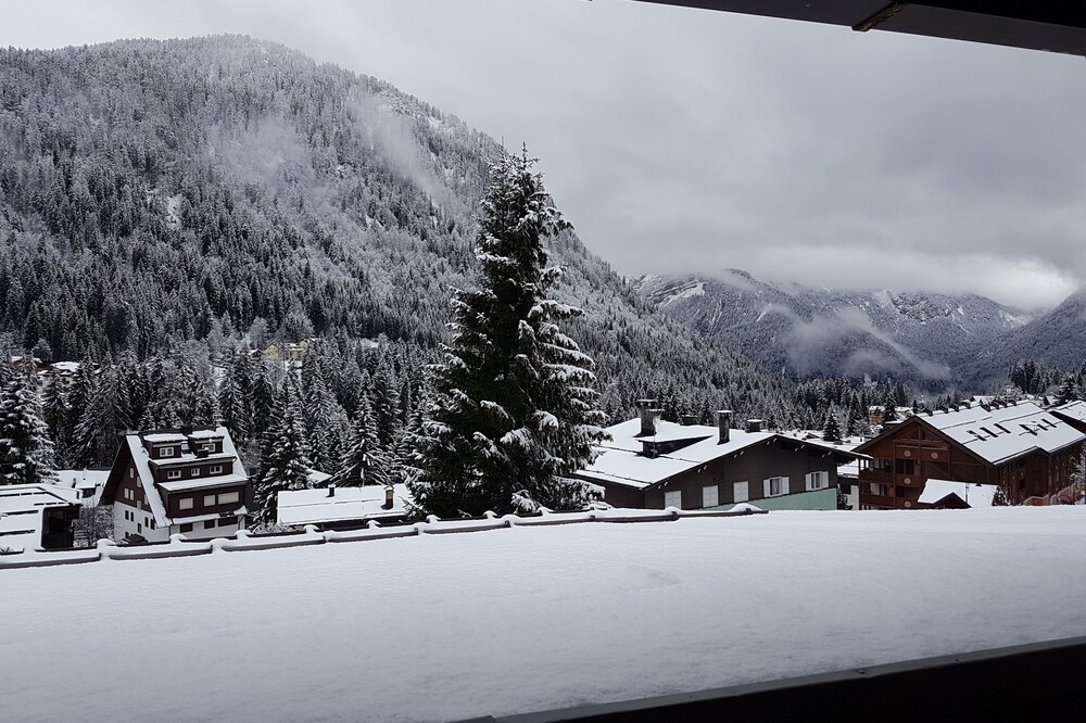 Wonderful view of the Brenta Dolomites, large living room to relax