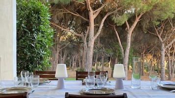 Outdoor dining