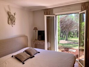 3 bedrooms, iron/ironing board, free WiFi, bed sheets - Large lux apt for 6, Ste-Maxime-Saint-Tropez,Var,pool,quiet,secured (Sainte-Maxime)