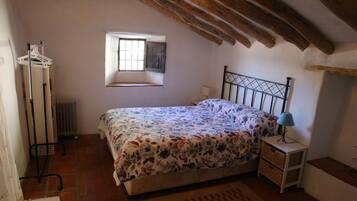 1 dormitorio, tabla de planchar con plancha, wifi gratis y ropa de cama