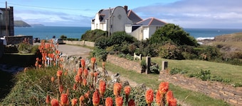 Family Beach House for 2-9 people near Baby Bay in New Polzeath, North Cornwall