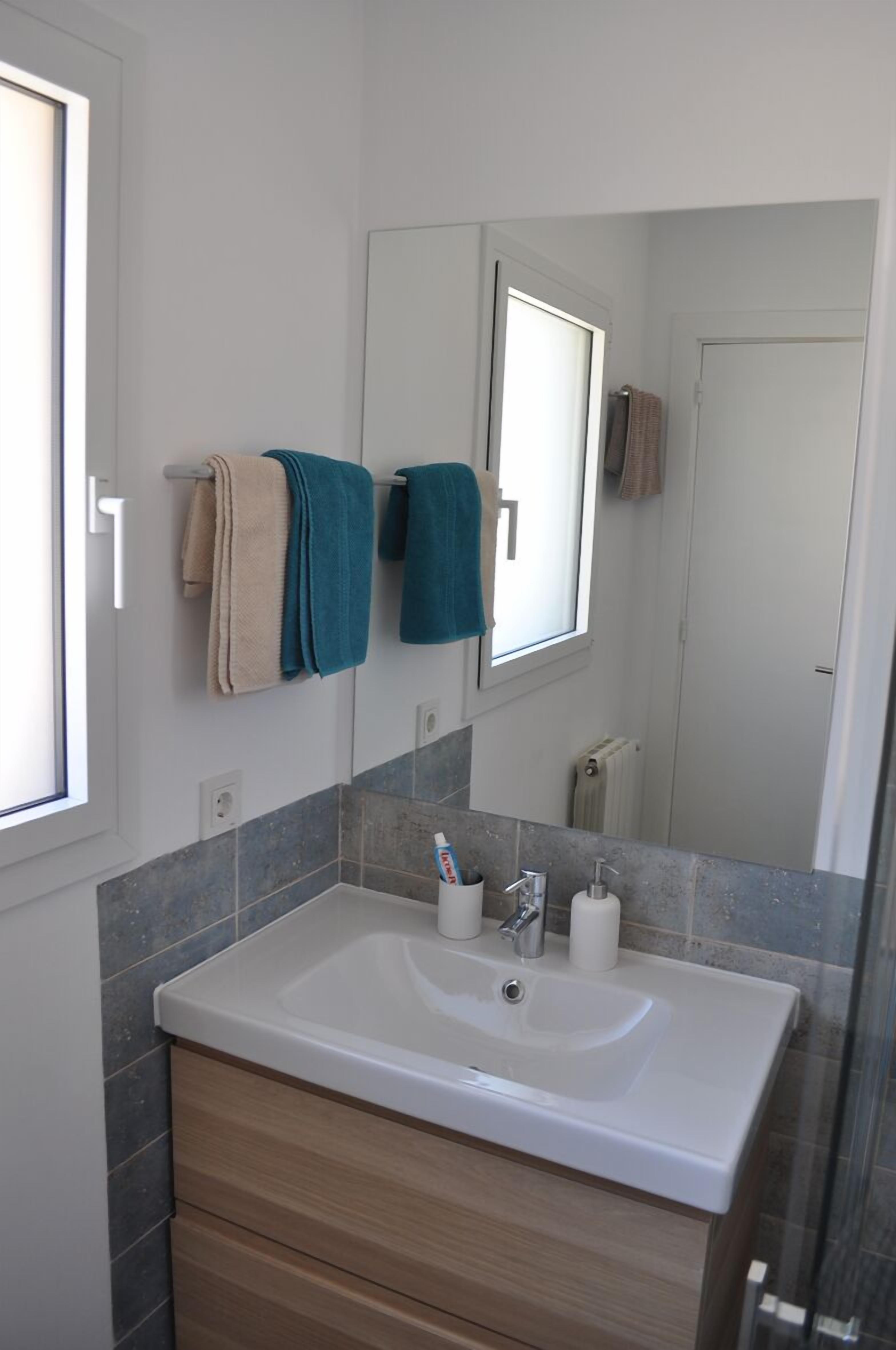 BATHROOM 1
