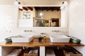 浴缸、按摩浴缸、風筒、坐浴�桶