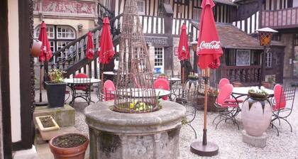 Maison avec jardin, dans résidence avec piscine chauffée à 200 m, mer à 400m.