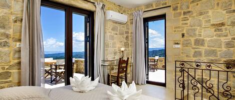 2 chambres, fer et planche à repasser, accès Internet, draps fournis