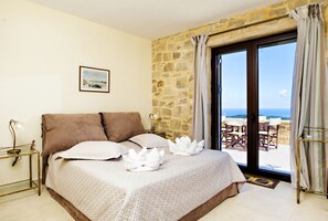 2 bedrooms, iron/ironing board, Internet, bed sheets