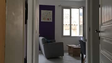 TV, lettore DVD, libri