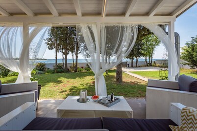 Beautiful house 20 meters from sea, free Wi-Fi