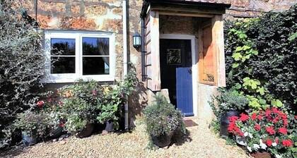 Dog friendly, rural location,on network of footpaths,close to country pub
